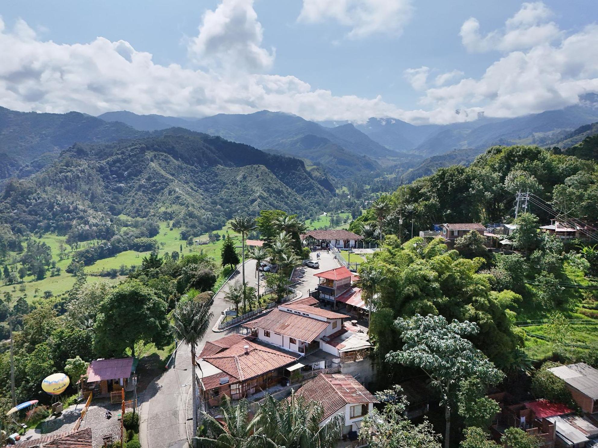 El Encanto Mountain Cabin 萨兰托 外观 照片
